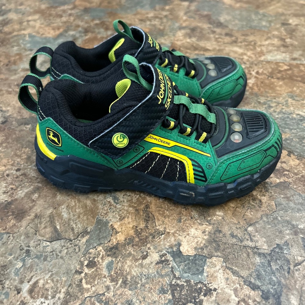 John Deere Sneakers Boys Size 13 Green Light Up Adjustable Straps Shoes